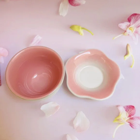 Le Creuset Tea Cup With Flower Saucer(reserve for seashelly) - Picture 6 of 11